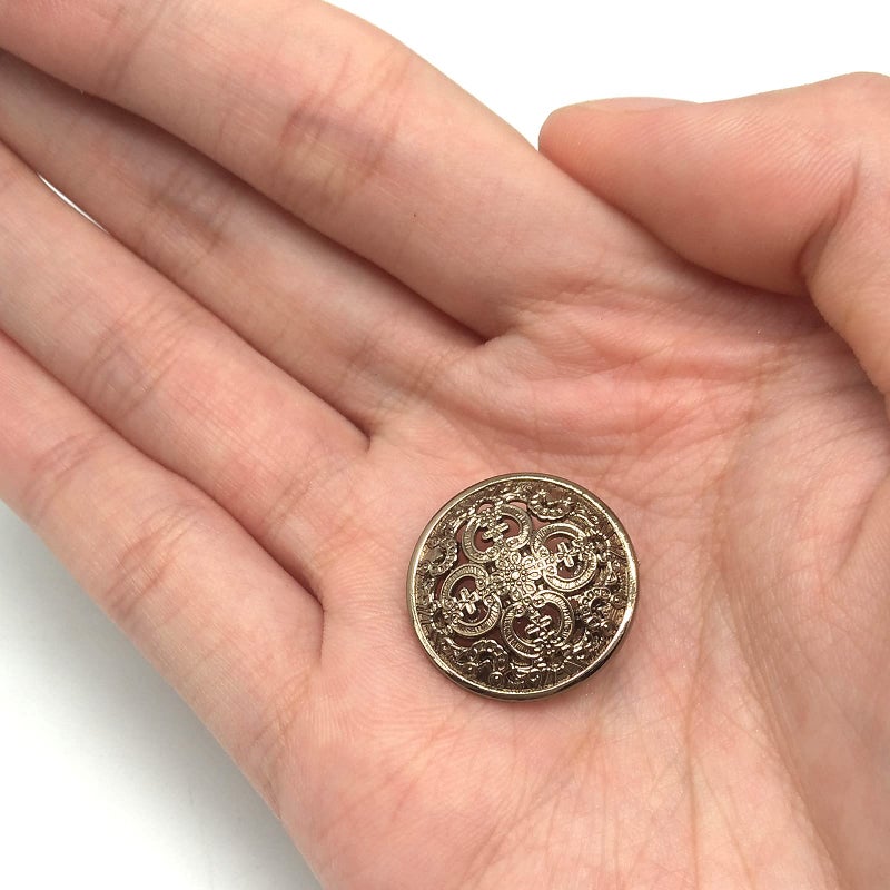 تي ك ك 20 قطعة من أزرار الملابس - مجموعة أزرار معدنية دائرية الشكل ذات ساق مجوفة بتصميم كلاسيكي للخياطة، مناسبة للرجال والنساء، للبليزرات والمعاطف والزي الرسمي والقمصان والبدلات والسترات (لون ذهبي فاتح، 20 مم) - Image 5